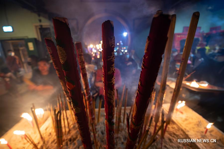 Жители Аомэня встречают праздник Весны