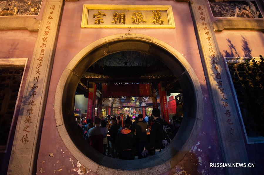 Жители Аомэня встречают праздник Весны