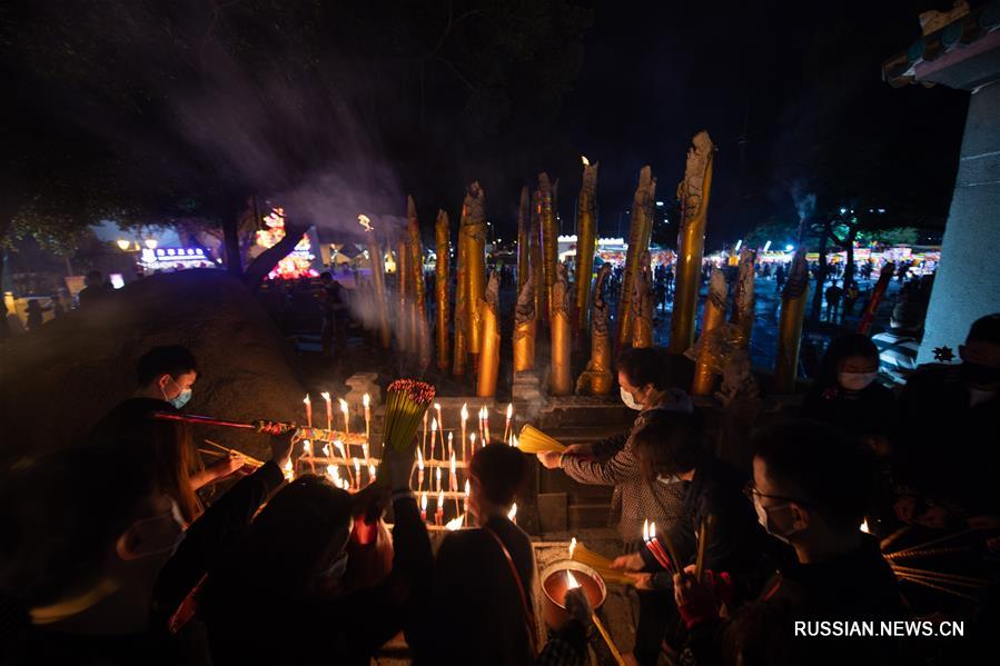 Жители Аомэня встречают праздник Весны
