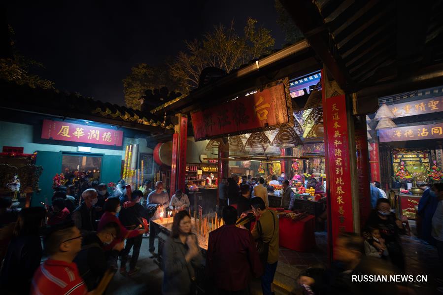 Жители Аомэня встречают праздник Весны