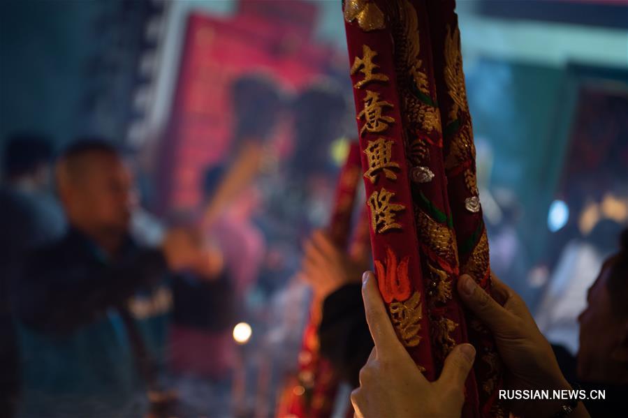 Жители Аомэня встречают праздник Весны