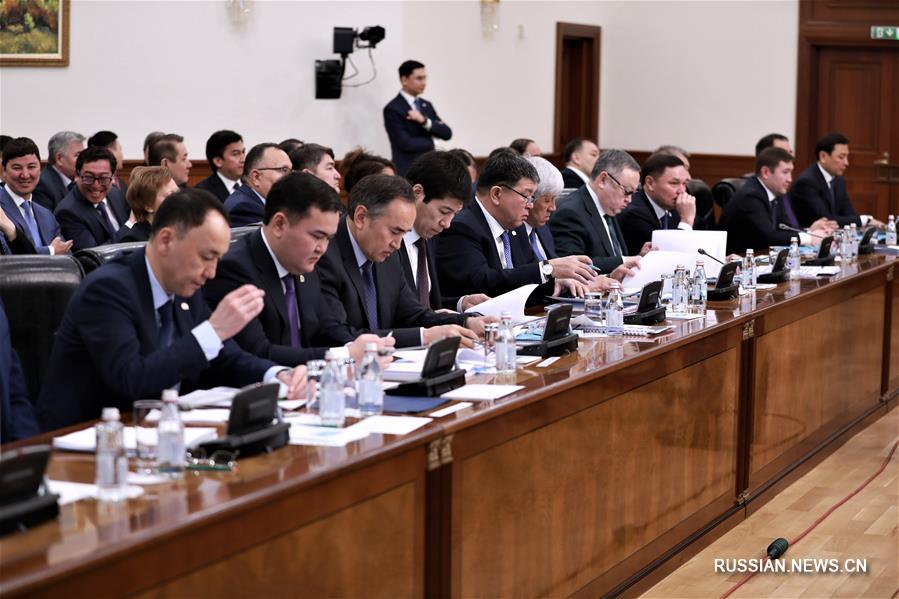 Президент Казахстана поручил правительству подготовить программу экономических реформ
