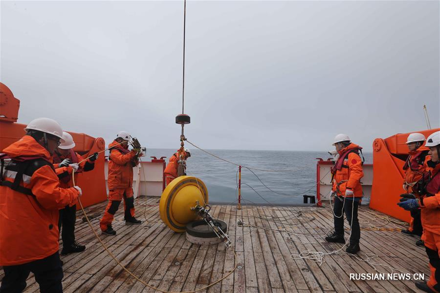 Китайские антарктические исследователи разместили в районе пояса западных ветров два буя с научной аппаратурой