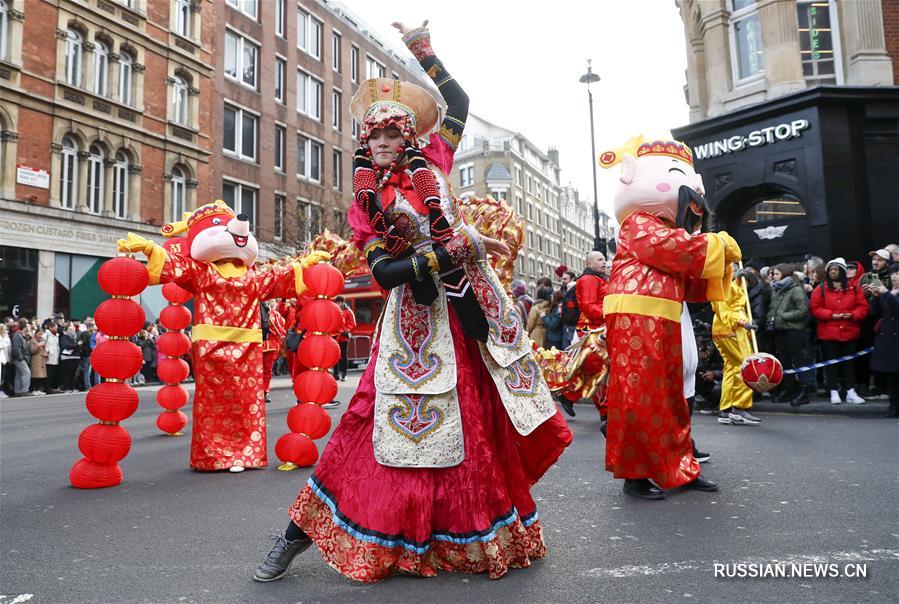 В Лондоне прошло праздничное шествие в честь Нового года по лунному календарю