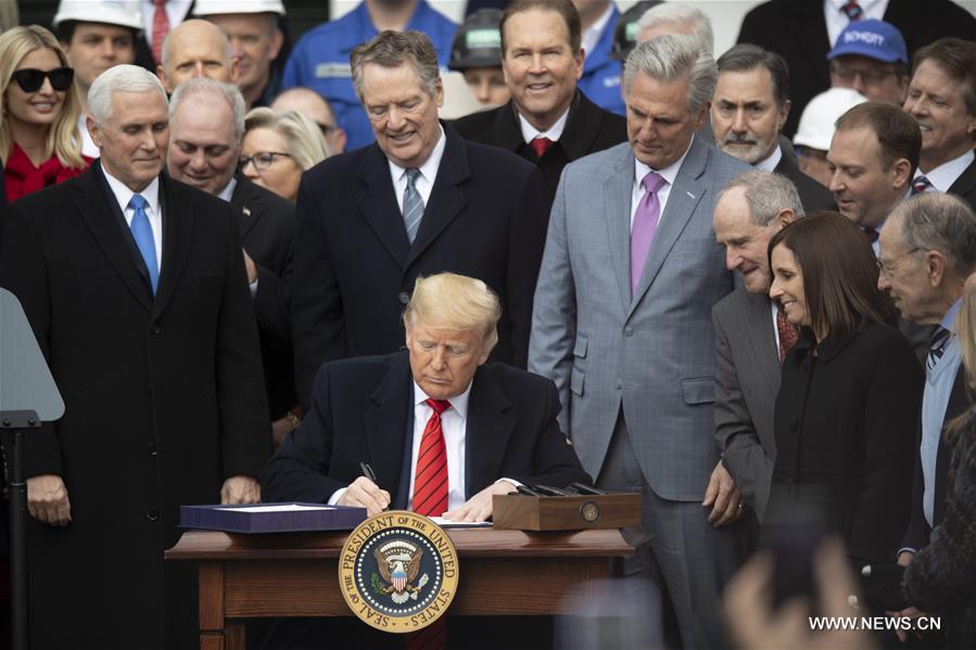 Д. Трамп подписал новое торговое соглашение с Канадой и Мексикой