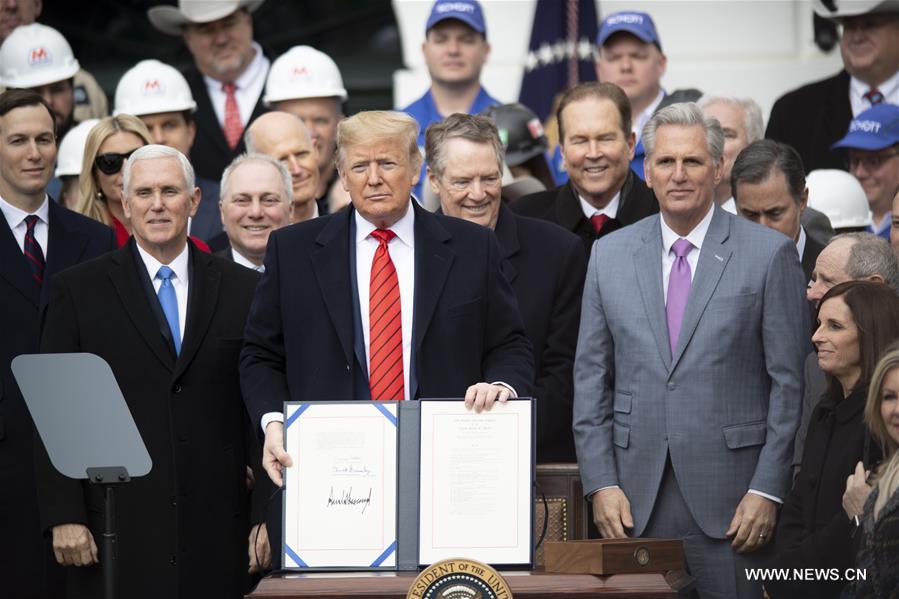 Д. Трамп подписал новое торговое соглашение с Канадой и Мексикой