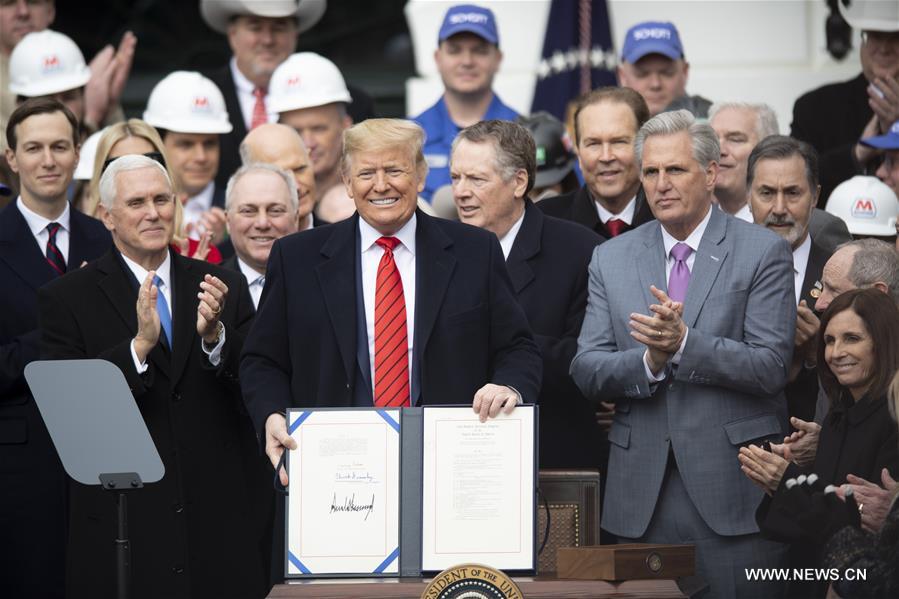 Д. Трамп подписал новое торговое соглашение с Канадой и Мексикой