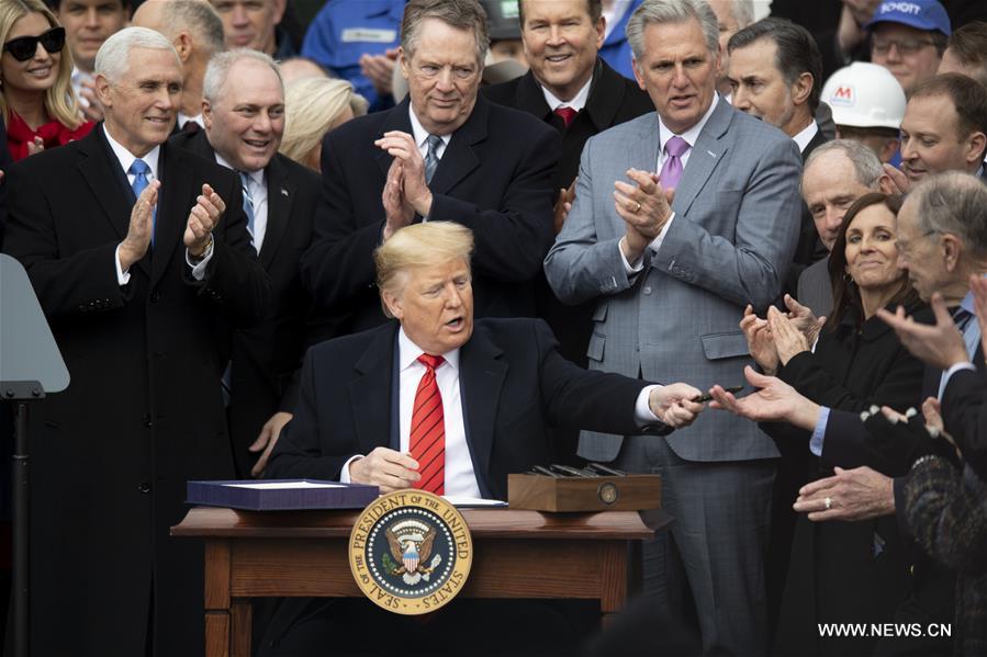 Д. Трамп подписал новое торговое соглашение с Канадой и Мексикой