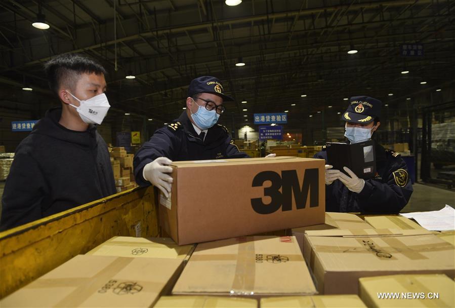 В г. Чэнду доставлена первая партия защитных материалов, закупленной в Республике Корея