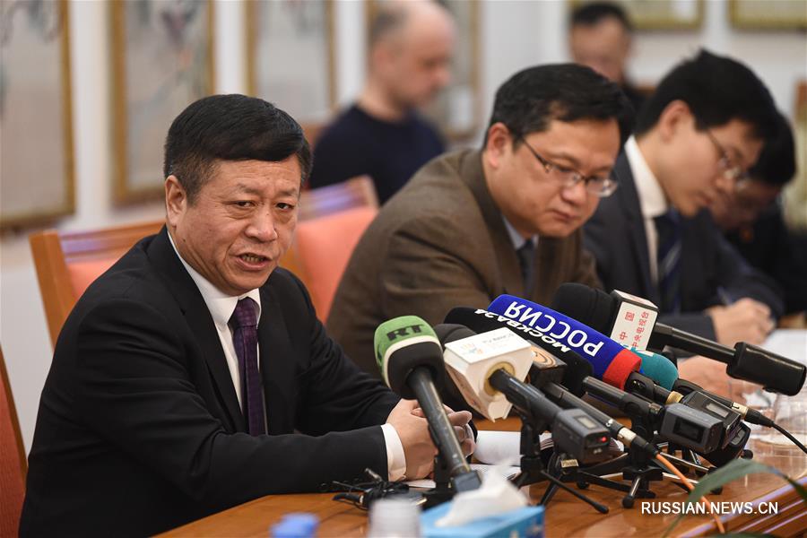 Посол КНР в РФ Чжан Ханьхуэй провел встречу с журналистами на тему эпидемии вирусной пневмонии
