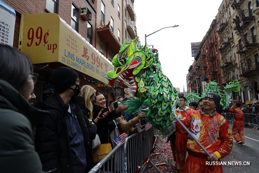 В квартале "Чайна Таун" Нью-Йорка прошло массовое шествие в честь традиционного китайского Нового года по лунному календарю
