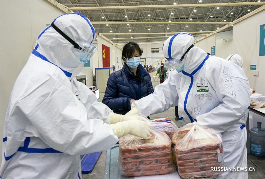 Борьба со вспышкой коронавирусной инфекции -- Работа импровизированных больниц в Ухане