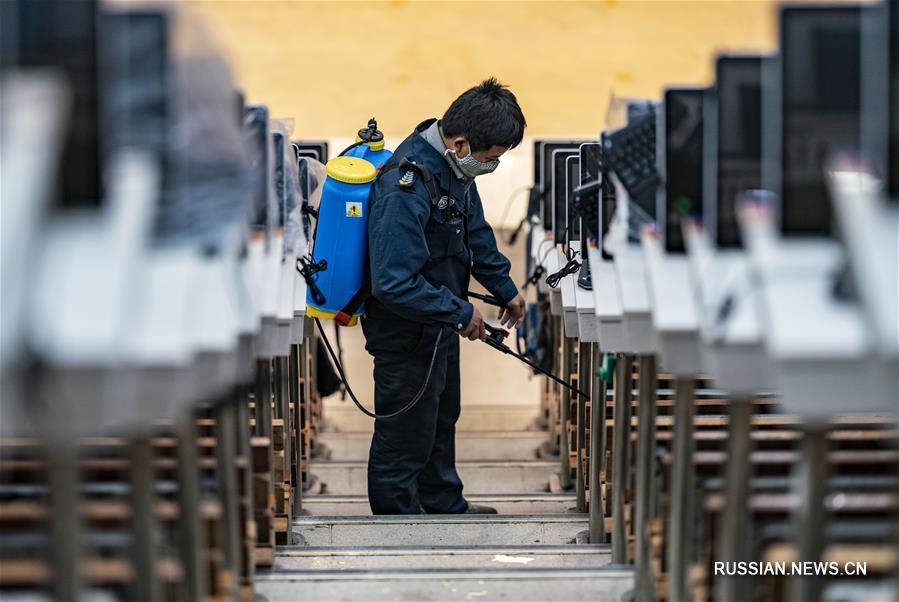 Борьба со вспышкой коронавирусной инфекции -- Цветочный рынок "Доунань" в Куньмине возобновил торги