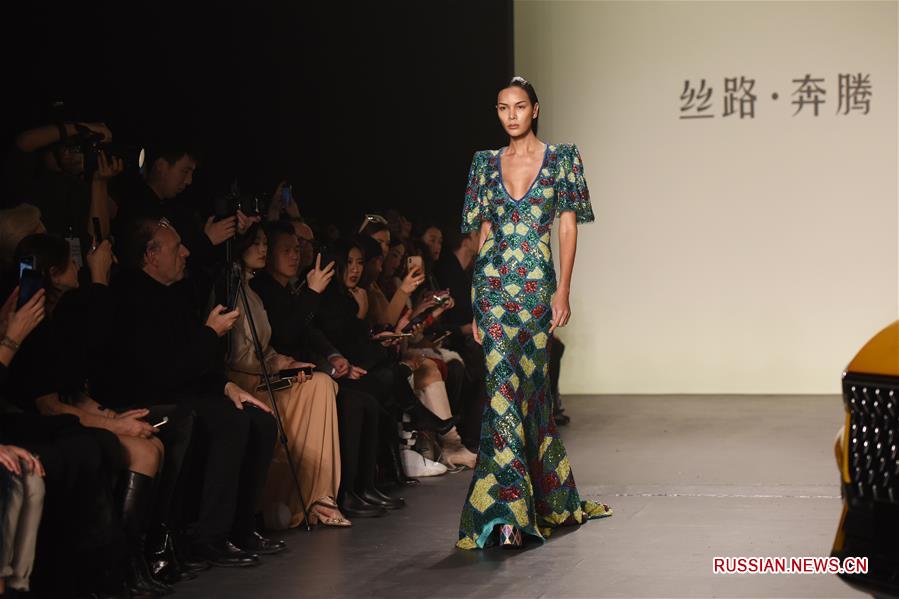 На Неделе моды в Нью-Йорке дебютировала новая коллекция дизайнера Ху Шэгуана 