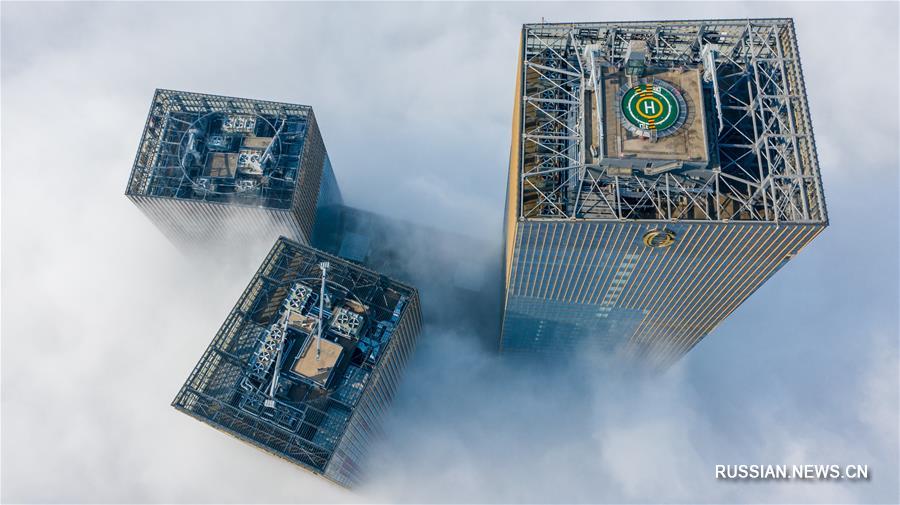 Нанкинские небоскребы в море тумана