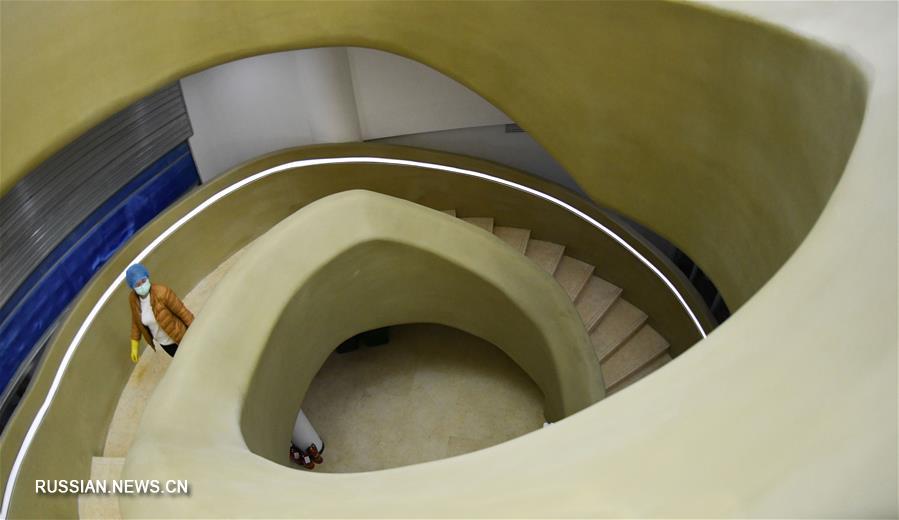 Борьба со вспышкой коронавирусной инфекции -- Первый в Ухане импровизированный стационар для лечения коронавирусной пнемонии методами ТКМ начал принимать пациентов