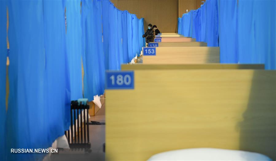 Борьба со вспышкой коронавирусной инфекции -- Первый в Ухане импровизированный стационар для лечения коронавирусной пнемонии методами ТКМ начал принимать пациентов