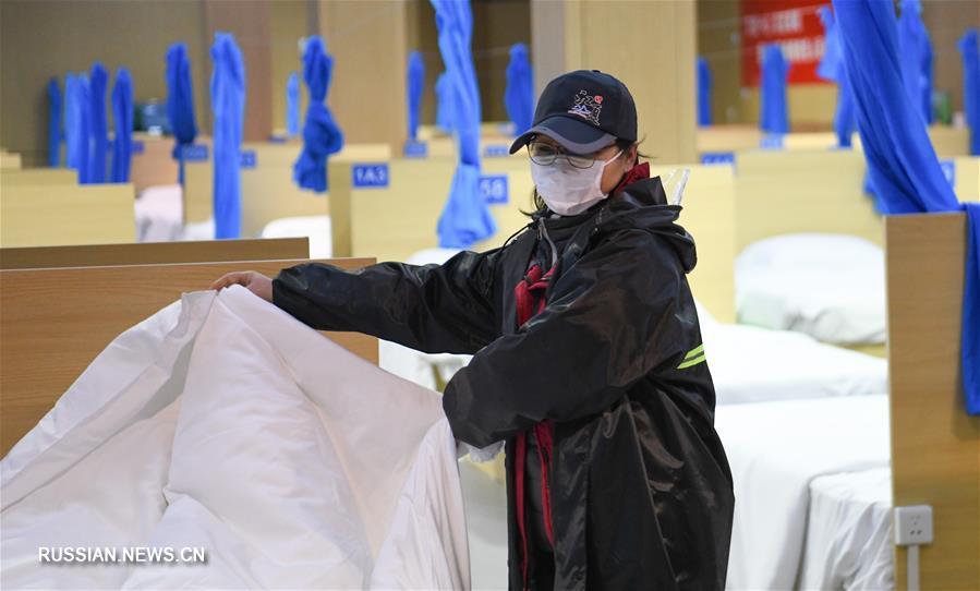 Борьба со вспышкой коронавирусной инфекции -- Первый в Ухане импровизированный стационар для лечения коронавирусной пнемонии методами ТКМ начал принимать пациентов