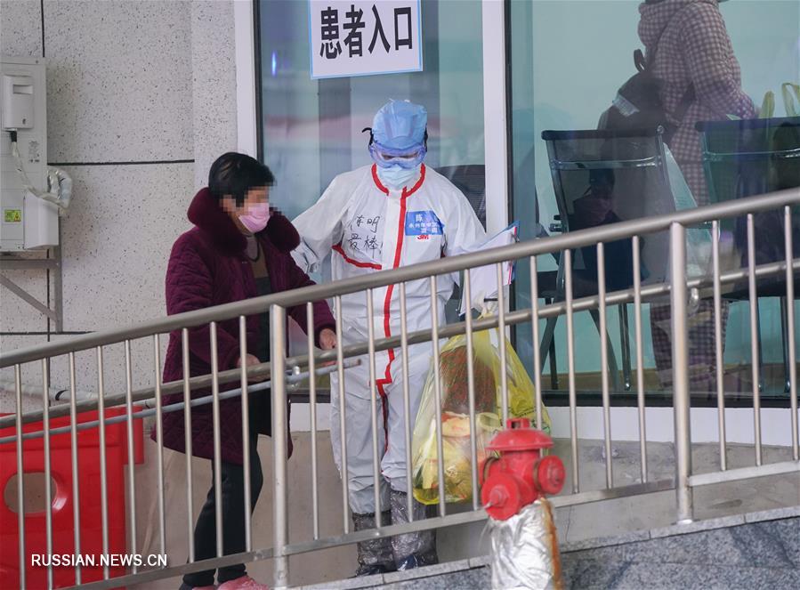 Борьба со вспышкой коронавирусной инфекции -- Первый в Ухане импровизированный стационар для лечения коронавирусной пнемонии методами ТКМ начал принимать пациентов