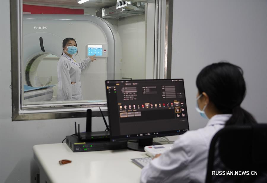 Борьба со вспышкой коронавирусной инфекции -- Медики прибыли на работу в новый Центр общественного здравоохранения в Сиане