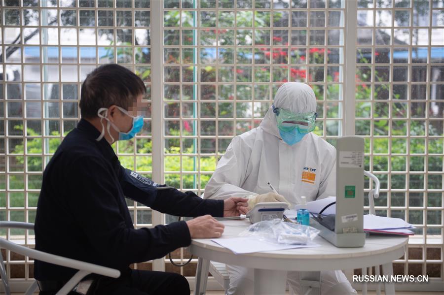 Борьба со вспышкой коронавирусной инфекции -- Пациенты, излечившиеся от коронавирусной инфекции, сдают плазму в провинции Хайнань