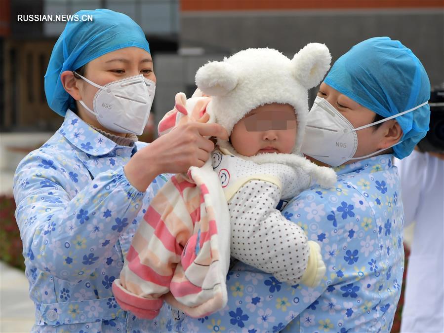 7-месячная пациентка с новым коронавирусом выздоровела и выписалась из клиники в Наньчане
