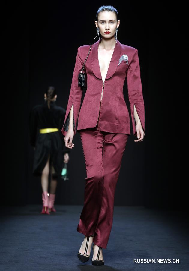 Неделя моды в Милане открылась спецпоказом в поддержку Китая