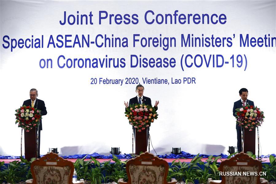 Китай и страны АСЕАН пообещали совместно преодолевать трудности -- Ван И