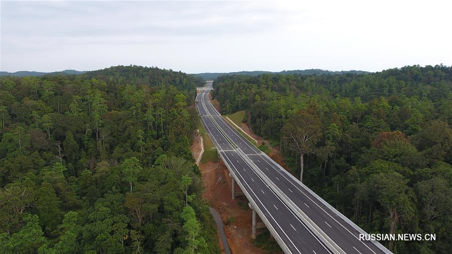На юге Шри-Ланки открыли движение по скоростному шоссе, построенному силами Китая