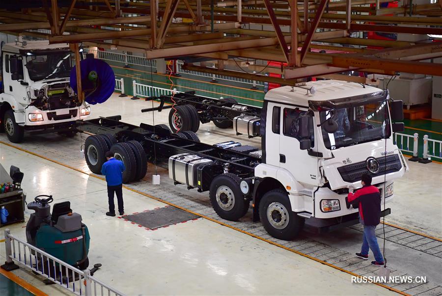 На заводе в Сиане возобновили производство тяжелых грузовиков