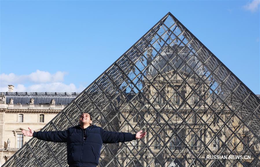 В Париже временно закрыт музей Лувр в связи с ситуацией с коронавирусом 