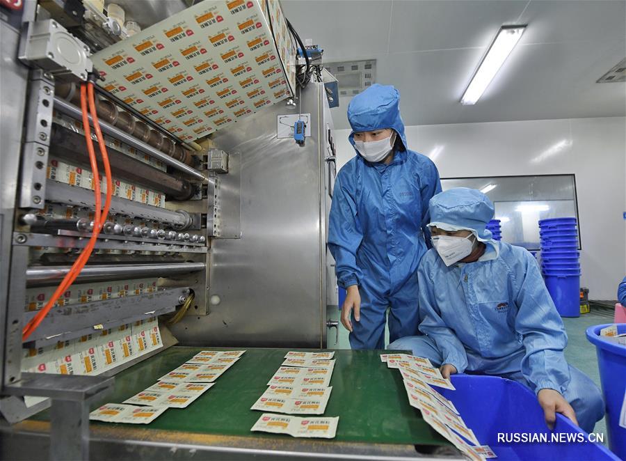 Борьба со вспышкой коронавирусной инфекции -- Фармацевтические компании в Чэнду ускорили производство лекарств для борьбы с COVID-19