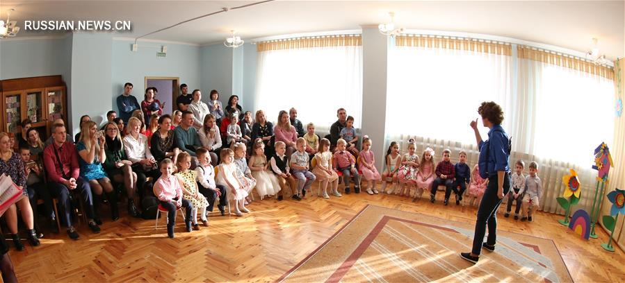 В Беларуси поздравляют мам с Международным женским днем