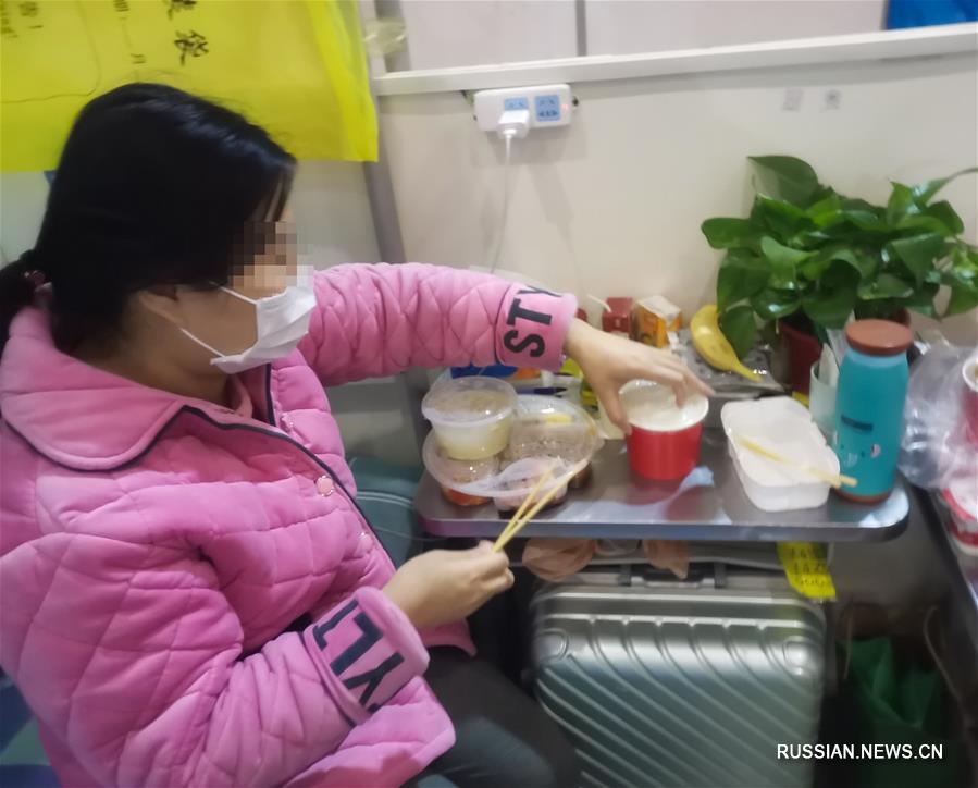 Как готовят еду для пациентов импровизированной больницы в Ухане