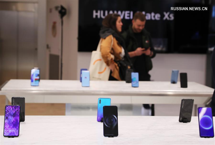 В Париже открылся первый флагманский магазин Huawei