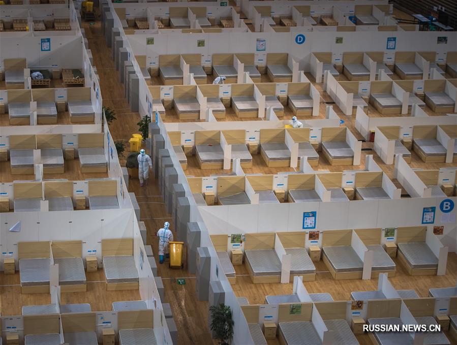 Импровизированный стационар в Уханьском спортивном центре официально прекратил работу