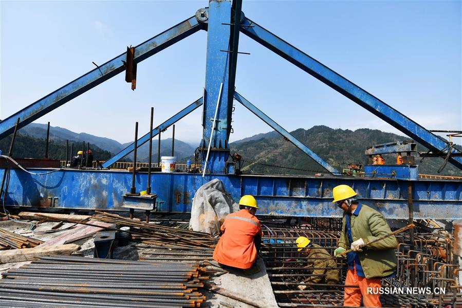 В провинции Гуйчжоу возобновилось строительство мегамоста через реку Циншуйцзян