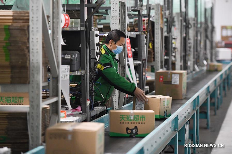 Борьба со вспышкой коронавирусной инфекции -- Пекинские логистические компании возобновляют работу
