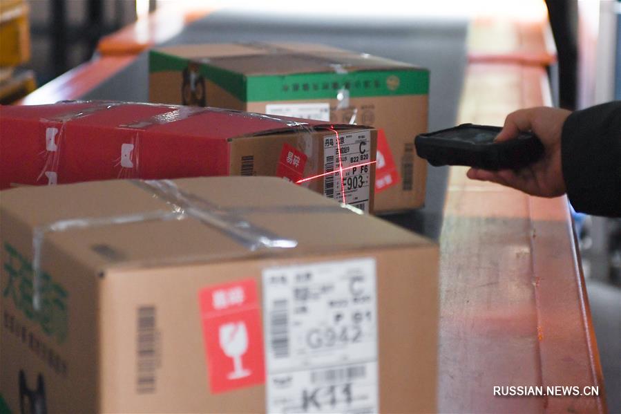 Борьба со вспышкой коронавирусной инфекции -- Пекинские логистические компании возобновляют работу