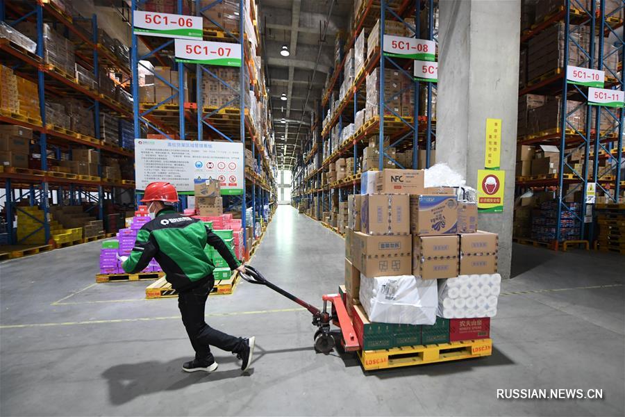 Борьба со вспышкой коронавирусной инфекции -- Пекинские логистические компании возобновляют работу