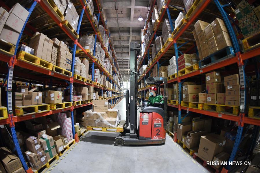 Борьба со вспышкой коронавирусной инфекции -- Пекинские логистические компании возобновляют работу