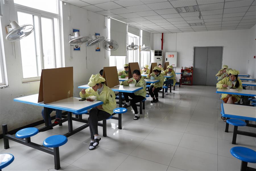 Город Чунцин прилагает усилия для удовлетворения потребности работников местных предприятий в приеме пищи