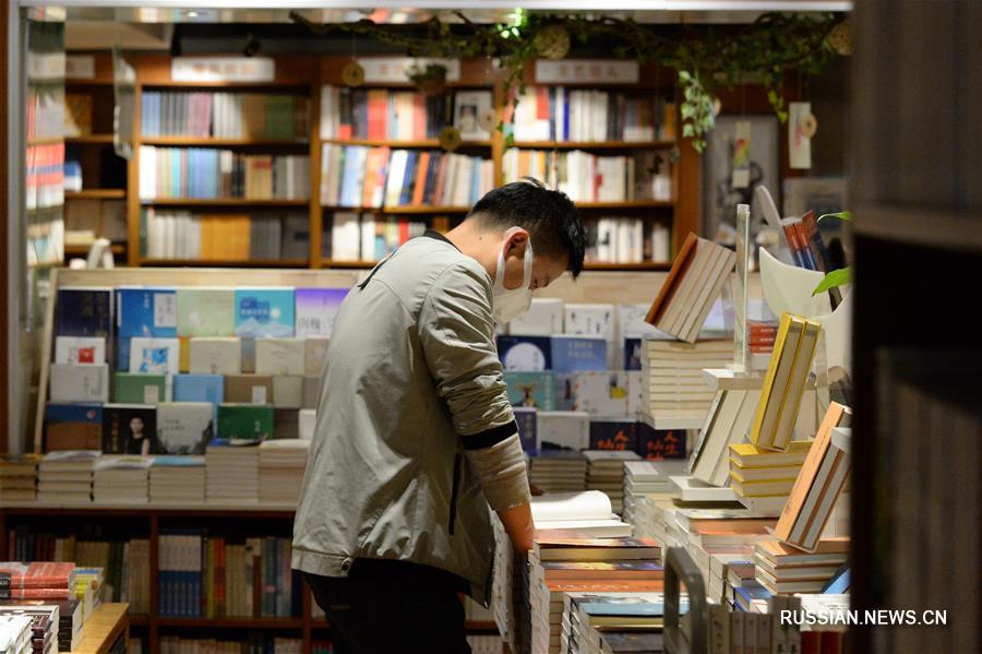 Книжные магазины и читальни Хэфэя вновь открылись для посетителей