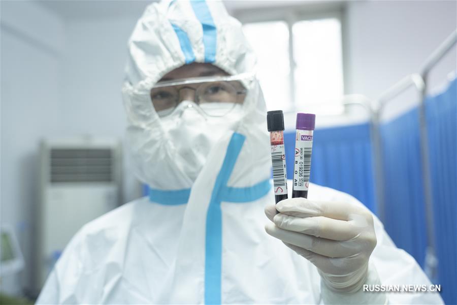 Выздоровевшие пациенты бесплатно жертвуют плазму для борьбы с коронавирусом 