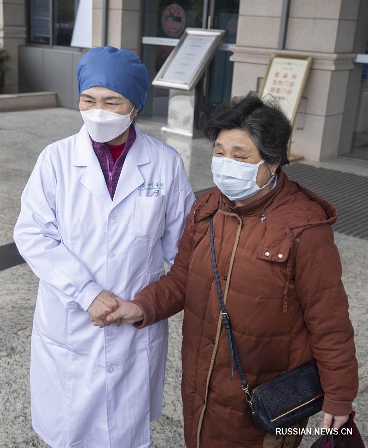 Из Восточного больничного городка Народной клиники при Уханьском университете выписалась 600-я пациентка с COVID-19