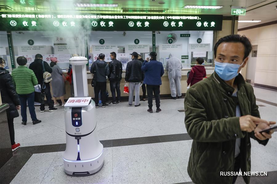 Робот-дезинфектор помогает бороться с эпидемией в Ухане