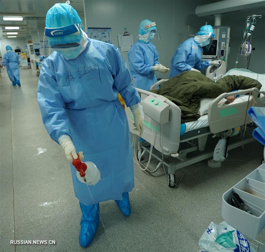 Воины в белых халатах больницы "Хошэньшань" борются за жизнь пациентов в "Красной зоне"
