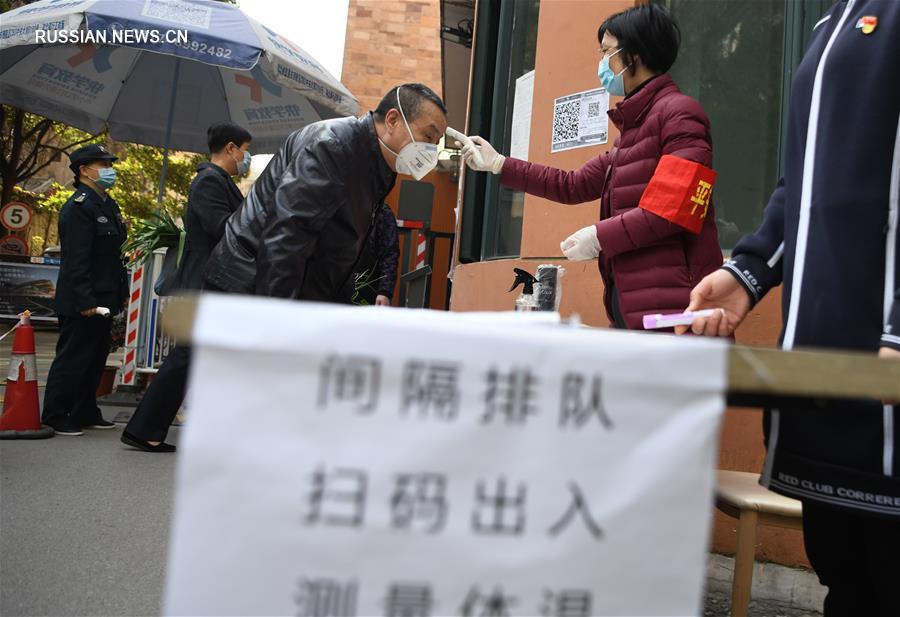 Жизнь в городе Ичан в Хубэе постепенно возвращается в привычное русло