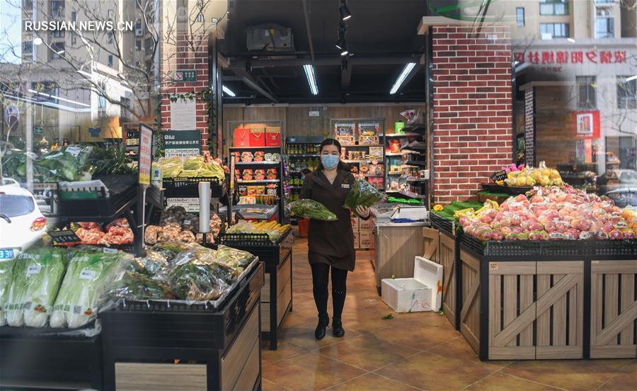 Жизнь в городе Ичан в Хубэе постепенно возвращается в привычное русло