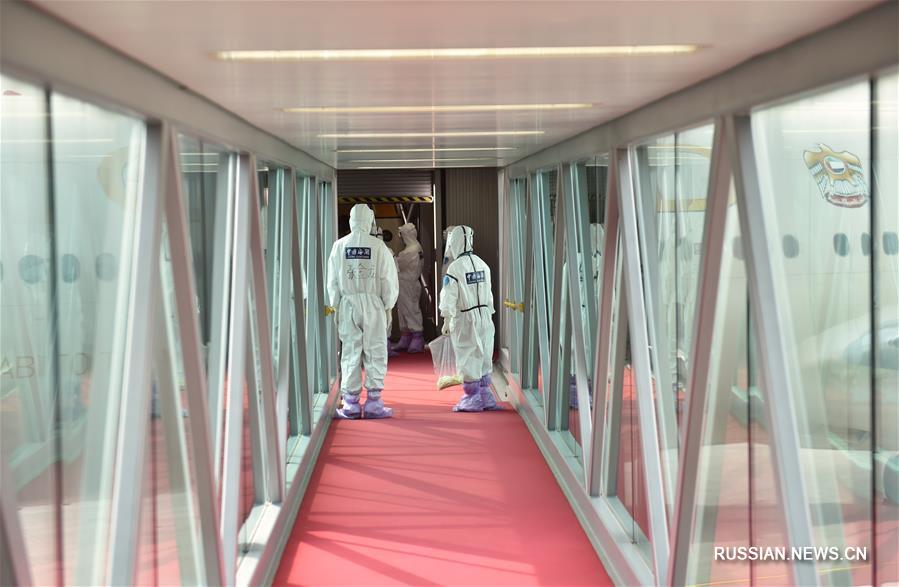 В международном аэропорту Пекина введен строгий карантинный режим в отношении въезжающих пассажиров 